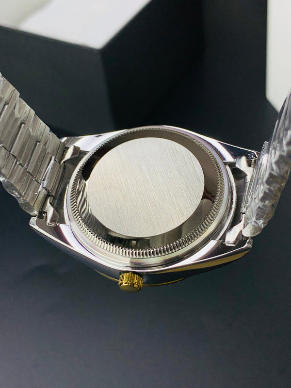 Plain Dial Model | white