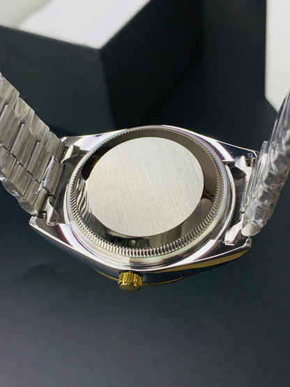Plain Dial Model | white