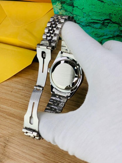 OYSTER STONE BEZEL MODEL | BLACK DIAL